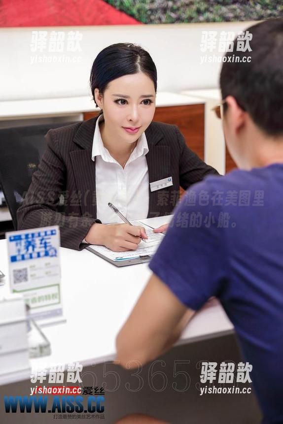 AISS爱丝(黄金版) - 索菲渔色在美图里游刃有余，壁纸成了情绪的小船。