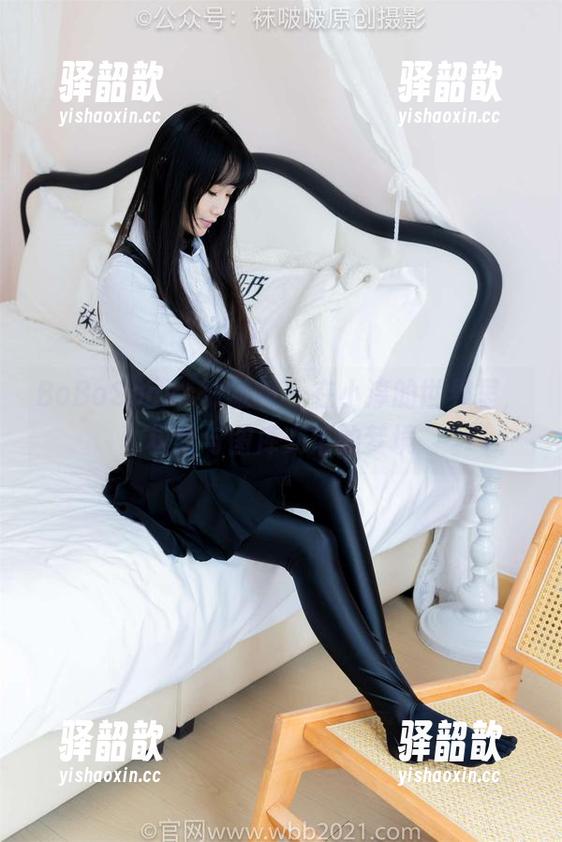 BoBoSocks袜啵啵 - 在小淳的世界里，板鞋与图库交汇的梦境