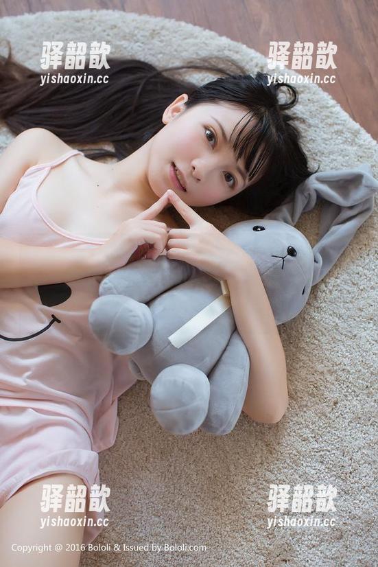 BoLoli菠萝社-猫九酱Sakura BoLoli菠萝社 - 私拍猫九酱Sakura:毛衣如此吸睛,让我一瞬间想要参加绒毛大赛!