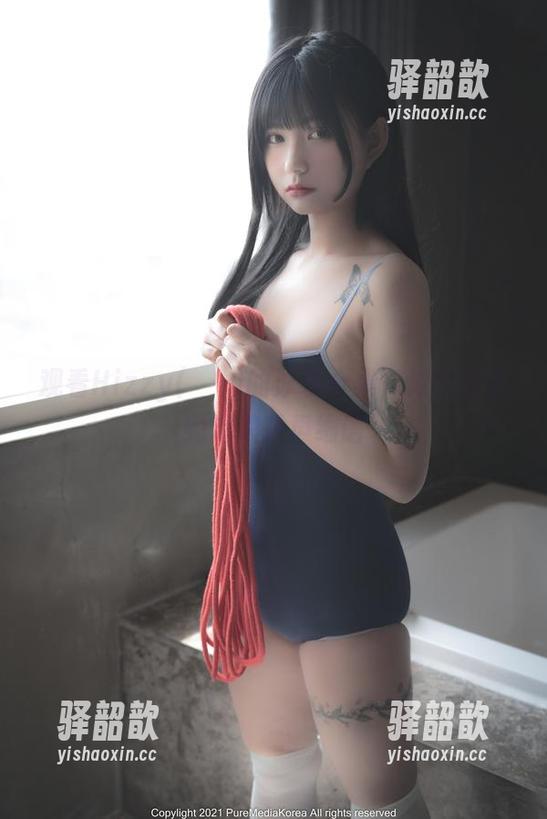 观看Hizzy(히지)的泳装合集，似乎能听到海浪轻声细语