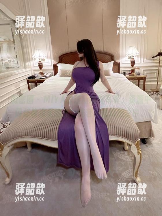 MIYA 微密圈 - MIYA的最新瑜伽写真,资源中闪烁着温柔的光,恍若身处幻想之中。