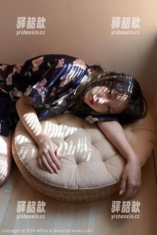 MiiTao蜜桃社 - 夏天的浪漫与伊素妍：免费套图，甜蜜又迷人！