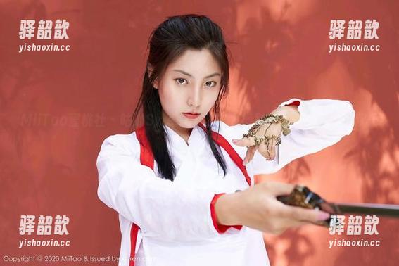MiiTao蜜桃社-咕噜Sweet MiiTao蜜桃社 - 咕噜Sweet的泳衣大揭秘:高清图库中的欢乐泡泡!