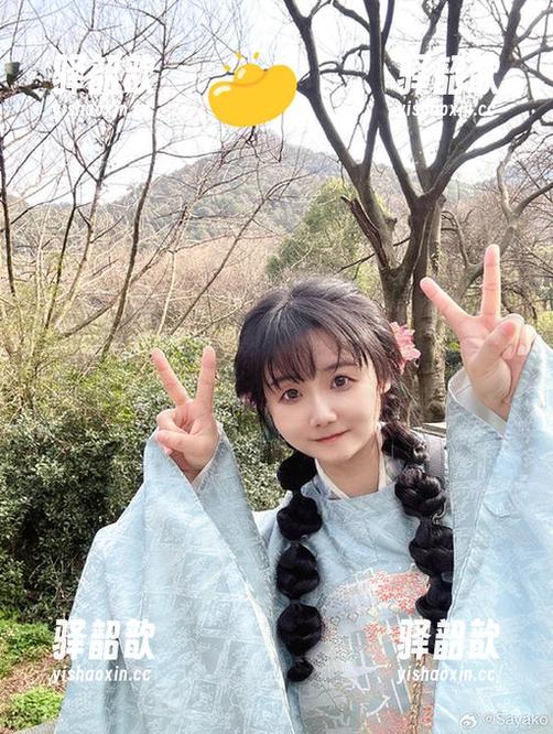 Sayako＿今年4岁的白衬衫全套写真，清新到让我想去海边