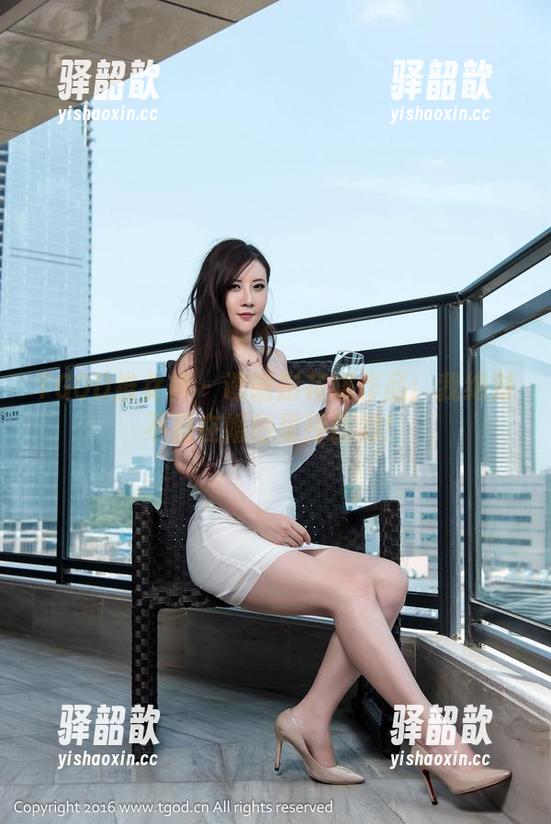 TGOD推女神-谭晓彤 TGOD推女神 - 谭晓彤花嫁作品:我绝对不是在婚纱里摔倒的!