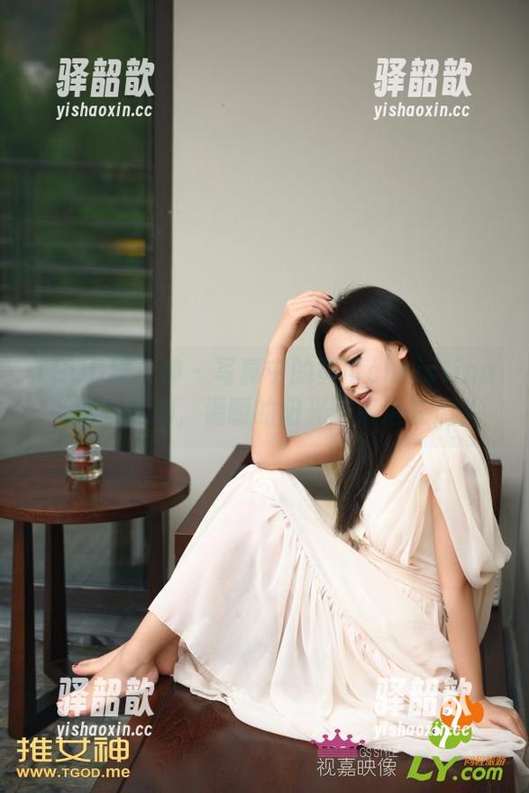 TGOD推女神-黄可christine TGOD推女神 - 写真中的黄可christine:肉丝饱满,温暖的阳光正好洒在肩头