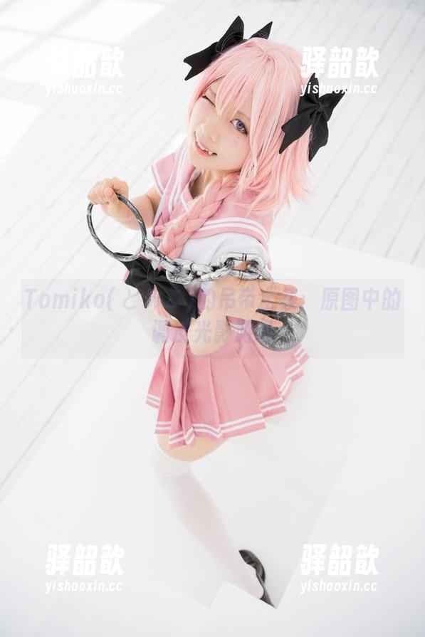 Tomiko(とみこ)的吊带全集：原图中的调皮光影游戏