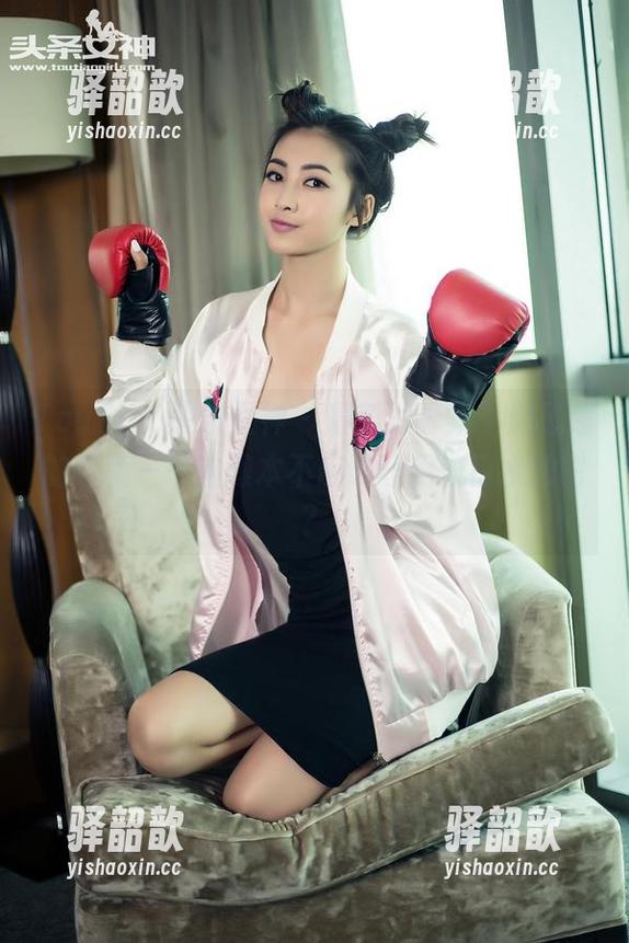 TouTiao头条女神-周思超 TouTiao头条女神 - 最新写真集,周思超的温柔——这根本不应该让我流口水的吧?