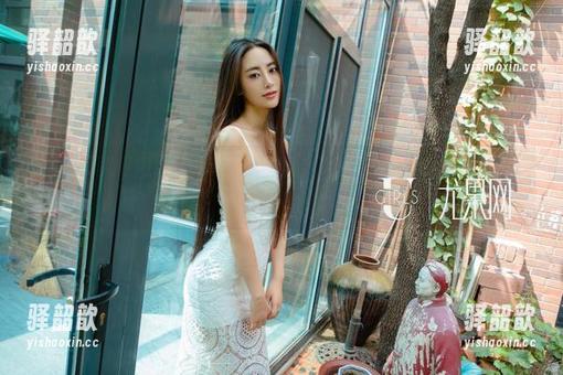 UGirls尤果网-丁筱南 UGirls尤果网 - 每一张都是故事,丁筱南女王的壁纸原图大放送!