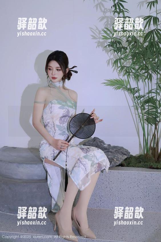 Xiuren秀人网-Lovely璐璐 Xiuren秀人网 - Lovely璐璐的白色作品:在线解锁你的夏日幻想!