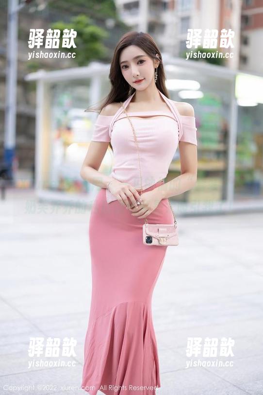 Xiuren秀人网-奶芙乔乔 Xiuren秀人网 - 一见钟情的“套装”,奶芙乔乔的私房图包真是太吸引我了!