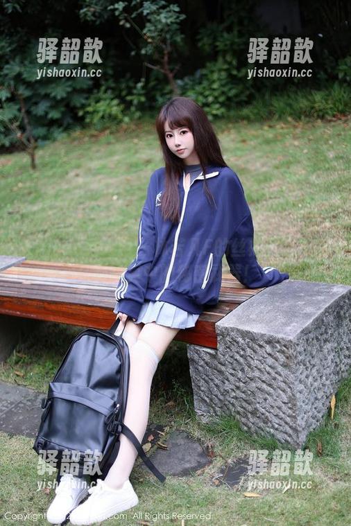 Xiuren秀人网-林若凡F Xiuren秀人网 - 林若凡F的丝袜主义:定制写真中的秘密武器!