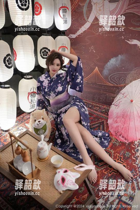 Xiuren秀人网 - 萝莉悠悠酱女友图包分享，光影和情绪交织，真是让人心神荡漾。