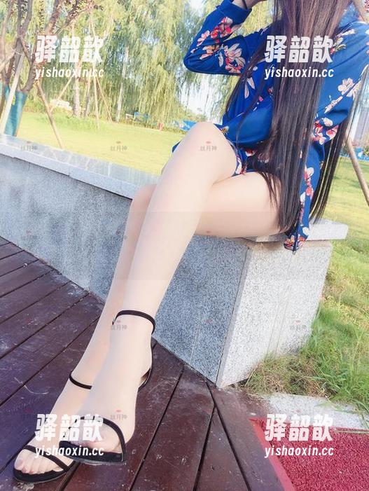 丝月神 微密圈 - 优雅是什么?来看看丝月神的肉色筒袜和杏色高跟就知道了!