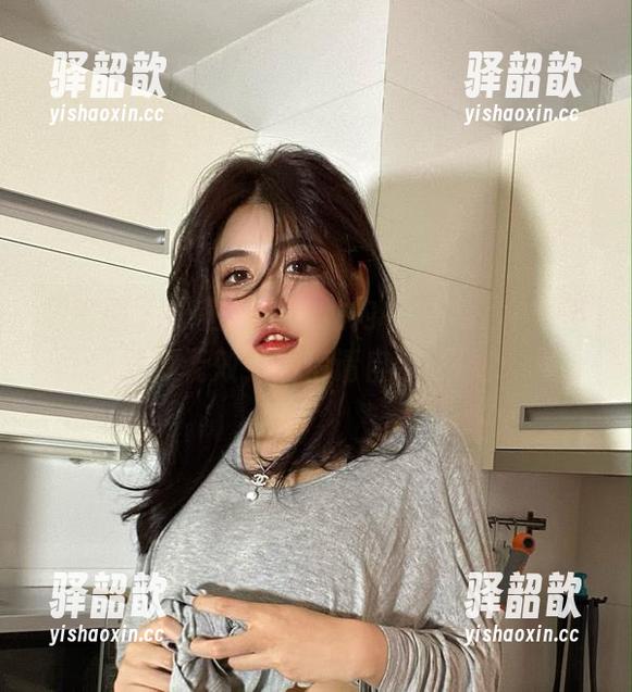于芷晴 微密圈 - 于芷晴金灿灿内衣图集,单身下载可无效,情侣请自带眼罩!