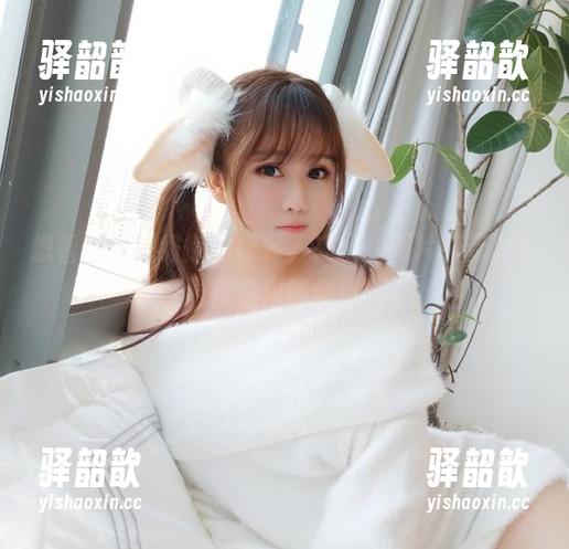 想看依依超级懒的裸足？来吧，图片和资源就在这里等你！