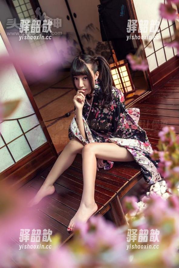 头条女神-郭美美 头条女神 - 高清空姐制服,郭美美让你流连忘返,快来下载!