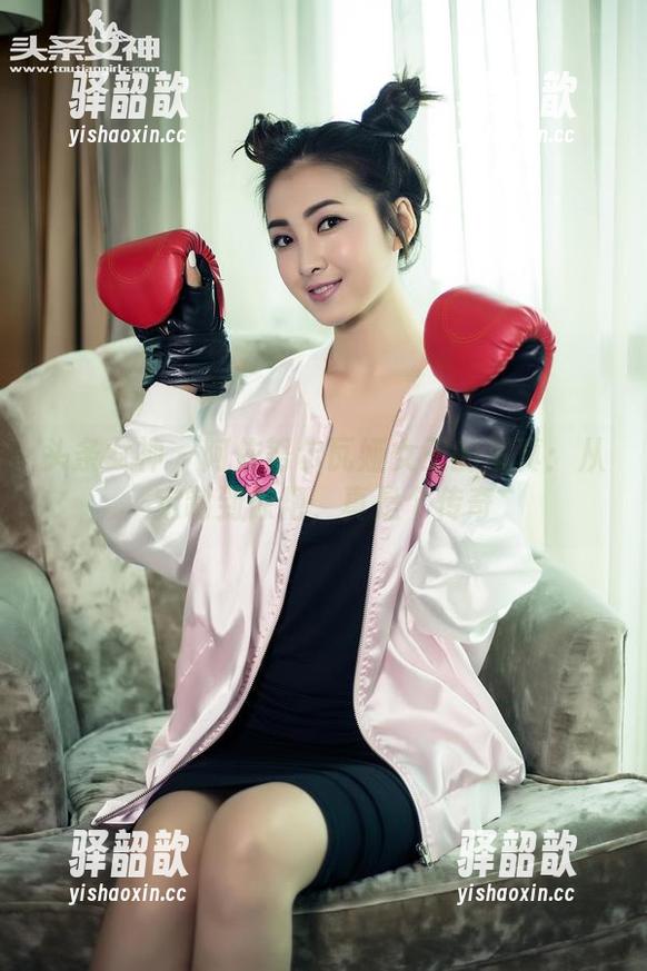 头条女神 - 阿依努尔瓦娅女王的写真：从定制到惊艳，真是个传奇
