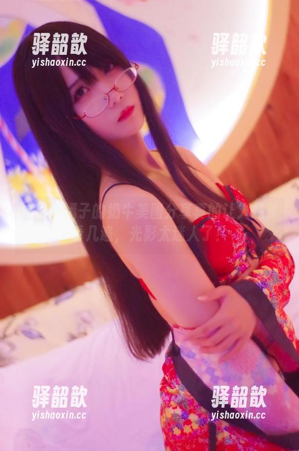 这组嫣嫣子的奶牛美图分享真的让人想多看几遍，光影太迷人了！