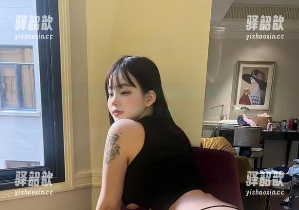 小优优子 微密圈 - 心动不如行动,小优优子的粉色吊带裙写真套图绝对让你瞪大眼!