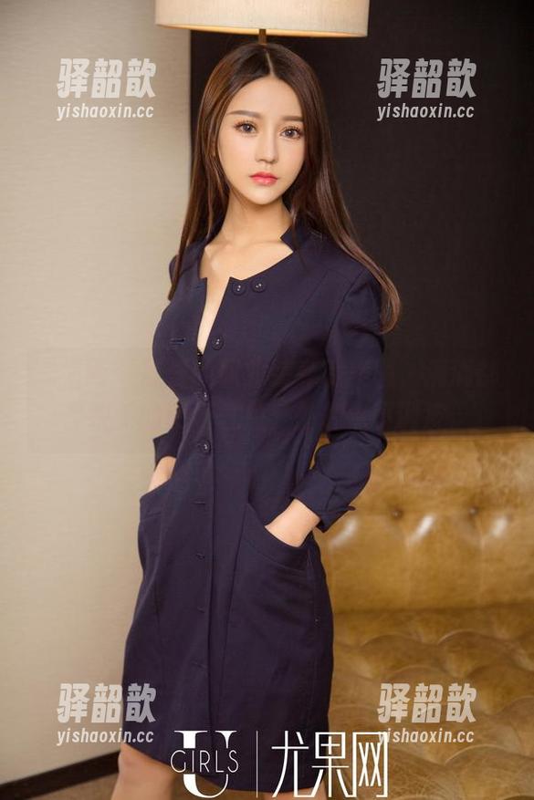 尤果网 - 曼曼的职业装私房美图，满满都是快乐的职场气息，外加点小调皮。