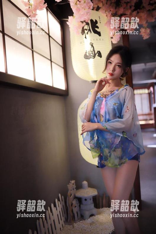 抖娘利世 抖娘利世的碎花内衣:隐秘与渴望的无圣光写真