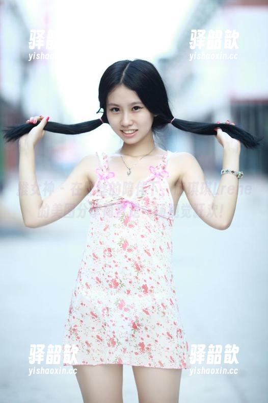 推女神-萌琪琪Lrene 推女神 - 在黑丝的陪伴下,萌琪琪Lrene的美图分享简直是一场视觉狂欢!