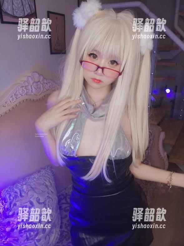 摇摇乐yoyo 校服图包探险:跟随摇摇乐yoyo的脚步一起玩耍吧
