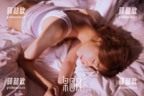 果团网-何梦兮Stacy 果团网 - 何梦兮Stacy的学姐,原图中的秘密~看完你会想继续‘偷瞄’!