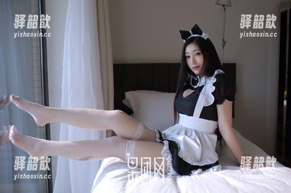 果团网-甜Abby 果团网 - 资源大放送!甜Abby穿牛仔裤的私拍时刻!
