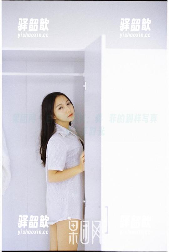 果团网 - 白裙的归属：龚玥菲的别样写真集分享时光