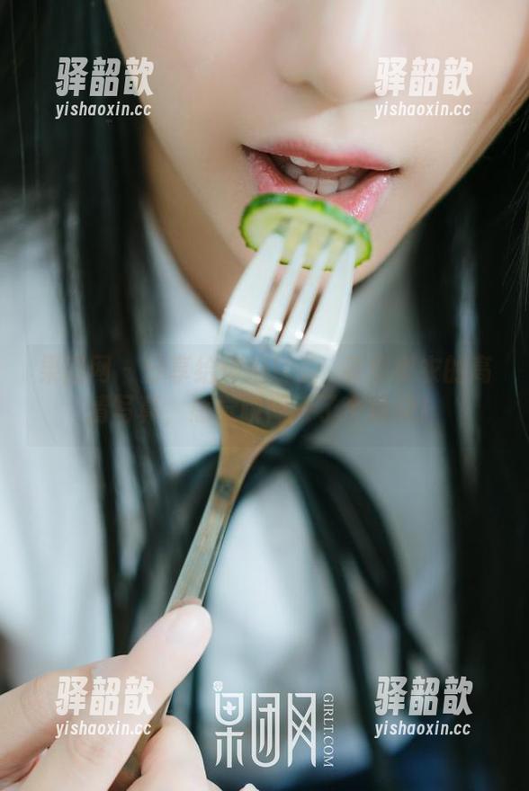 果团网-龚玥菲 果团网 - 分享给你们!龚玥菲穿皮衣的高清写真,感觉瞬间丢了个铁块!