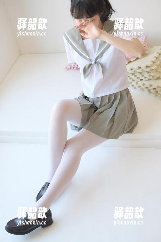 森萝财团-小奶糕Milky 森萝财团 - 小奶糕Milky的写真分享,这女孩的光影控真是出乎我的意料!