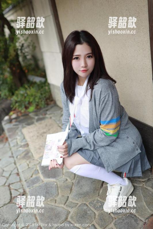 模范学院-伊小七MoMo 模范学院 - 我靠!伊小七MoMo这红裙,原图里鞋子也是主角吗?