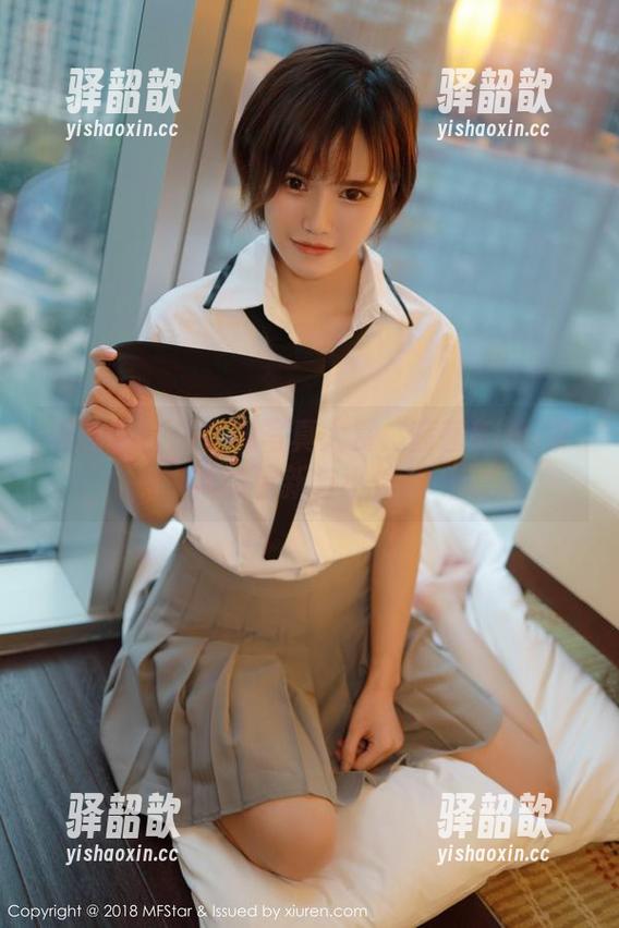 模范学院-茜茜Kimi 模范学院 - 定制写真大赏:茜茜Kimi学妹的清新与小性感