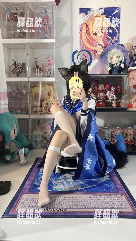 白栎Shirly 制服不只是衣服:白栎Shirly的作品让我脑补了一整个故事