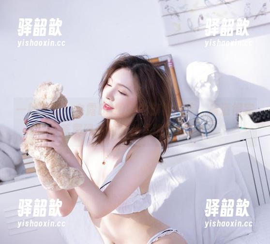 一秒入戏！白露Bululu的旗袍图库，高清得完美展现你的“我是谁”哲学。
