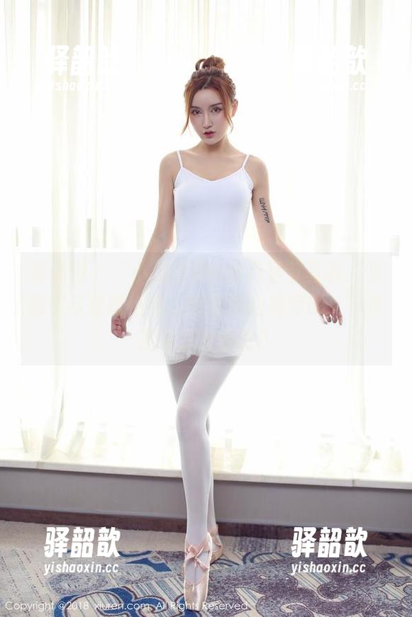 秀人网-小海臀Rena 秀人网 - “小海臀Rena万圣节写真:将恐怖与甜蜜结合,惊艳你的视网膜!”作品集尽情欣赏!