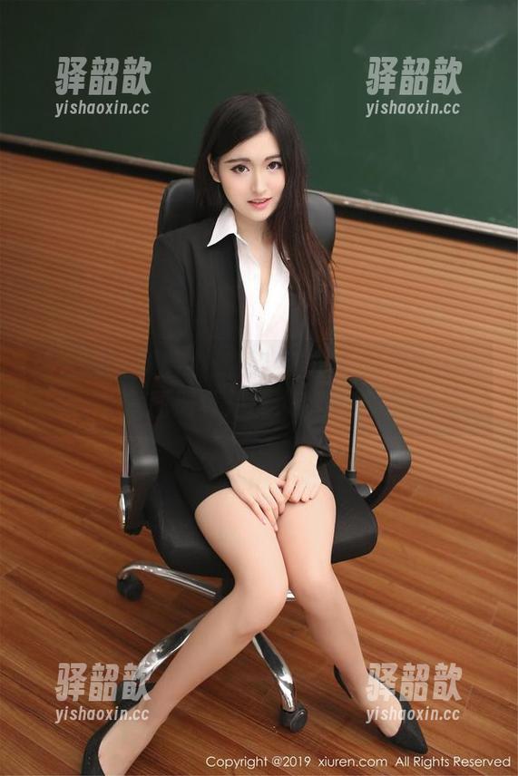 秀人网-小热巴 秀人网 - 跟着小热巴走进最新套装的奇妙图册真是乱入我心!