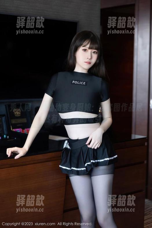 秀人网-幼幼 秀人网 - 当幼幼变身厨娘:这套图作品居然有种奇异的吸引力