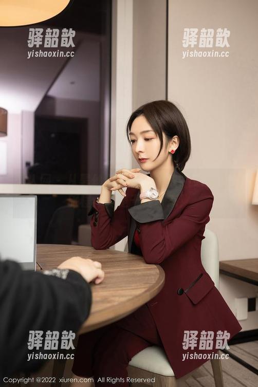 秀人网-慧敏Vivi 秀人网 - 从黑丝到网盘:慧敏Vivi的写真旅程,真是千姿百态!