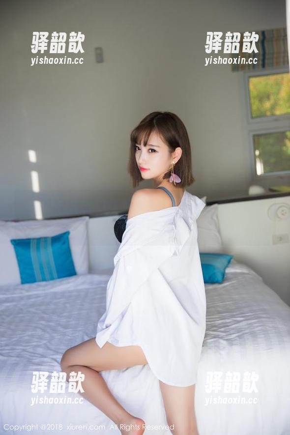 秀人网 - 荡漾Crystal的办公室奇遇记：从写真中窥探日常的另一面