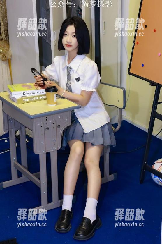 绮梦摄影 - 晨晨与短裙的浪漫邂逅，原图与套图的完美结合！