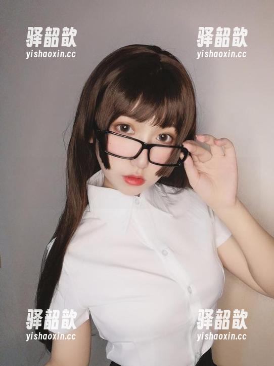 芋圆侑子 免费照片来喽!看芋圆侑子如何用恰巴耶夫囚服证明自己是“时尚囚犯”!