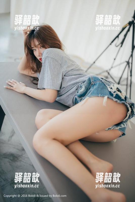 菠萝社-柳侑绮 菠萝社 - 最新图库里,柳侑绮的美足如梦如幻,让我忍不住想多看几眼。