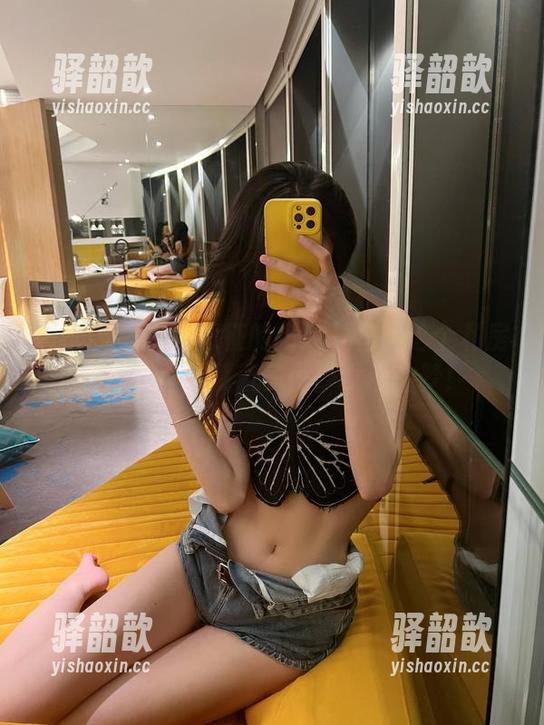 葛征 微密圈 - 探秘葛征的粉色长裙:这个私房图包,里面藏着多少少女心的梦!