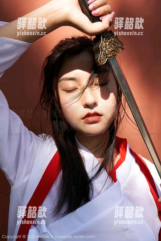 蜜桃社-美绪 蜜桃社 - 美绪的写真记忆:水手服下的青春真相