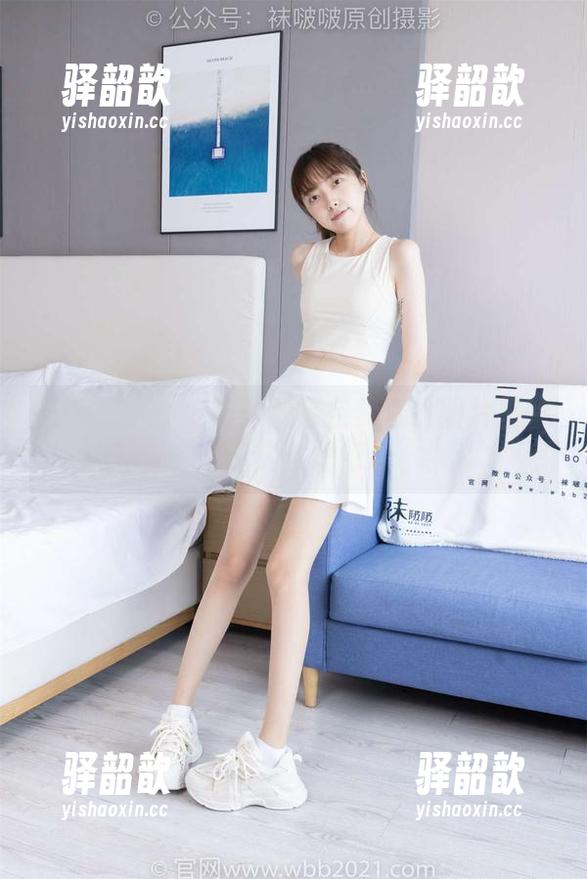 袜啵啵-小安 袜啵啵 - 小安与她的镂空梦境:图片里的真实与虚幻