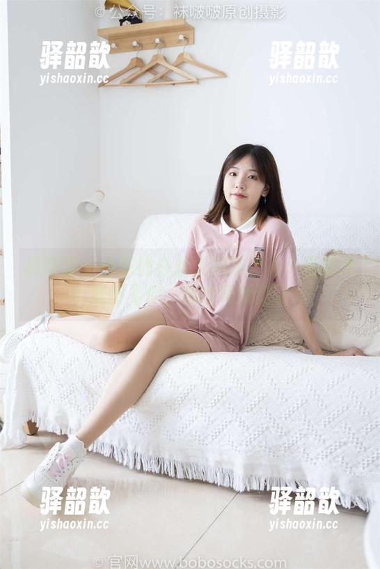 袜啵啵-小沫 袜啵啵 - 小沫的白丝大腿袜图集:当时光变得柔软,连呼吸都甜了