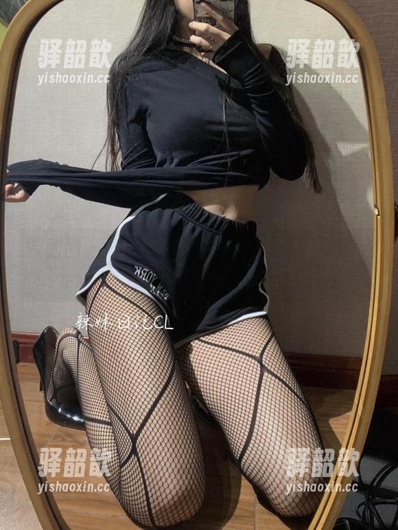 陈佩奇 微密圈 - 陈佩奇私拍合集:旅途中那些让人面红耳赤的细节